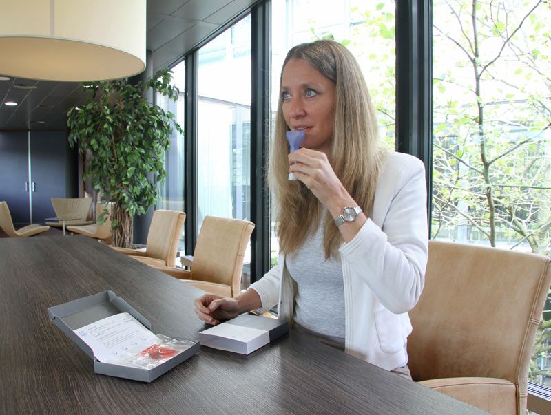Het afnameproces van de Nutri-Gene Pro test kan eenvoudig thuis plaatsvinden. 